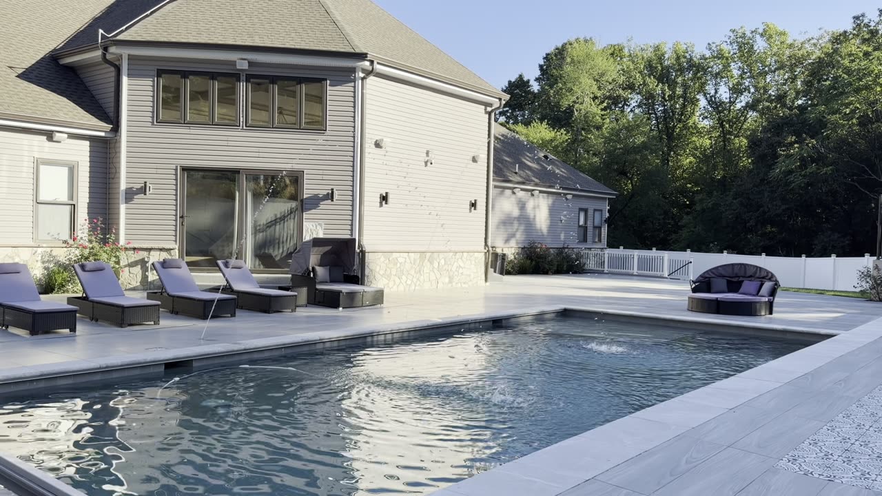 Loungers and water, Aldie, Virginia